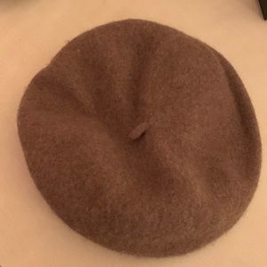 Light brown wool beret never worn